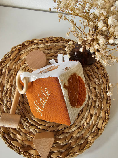 Cube d'éveil thème brique/écureuil